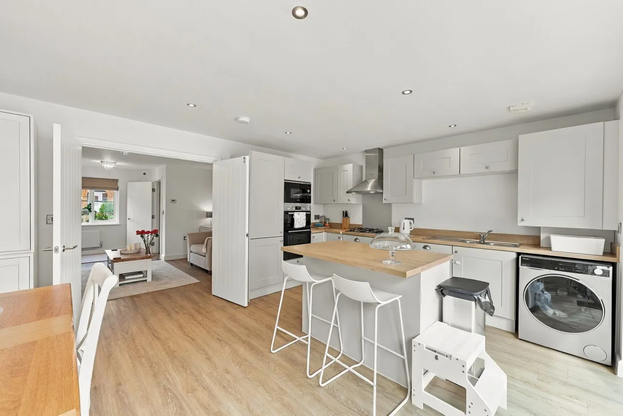 Hurstfield Road, Ellenbrook, M28, photo 4