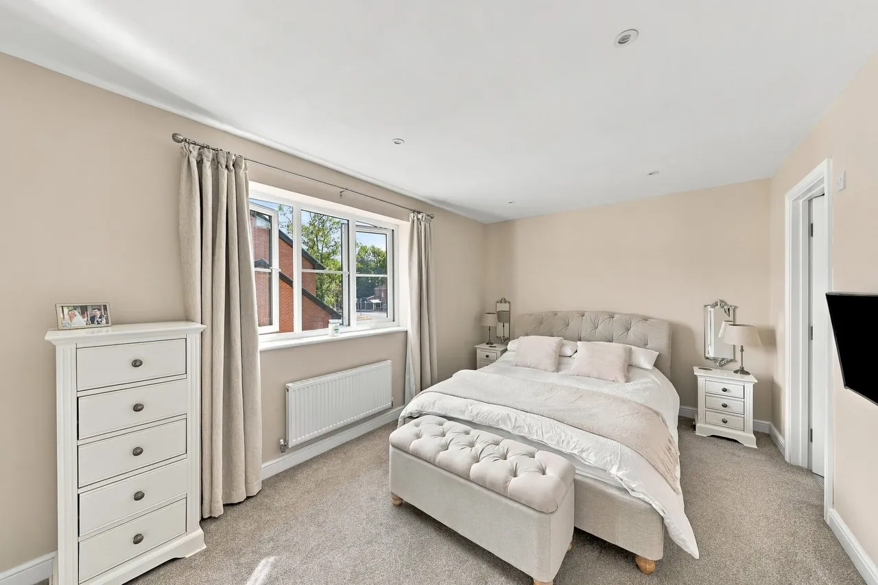 Hurstfield Road, Ellenbrook, M28, photo 16