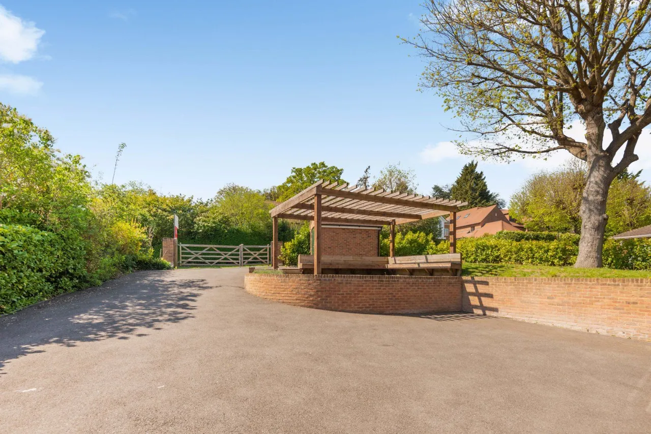 Woodhill Avenue, Gerrards Cross, Buckinghamshire, SL9 8DP, photo 4