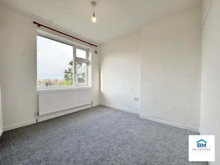 Broad Avenue, Leicester, LE5 4PT, photo 4