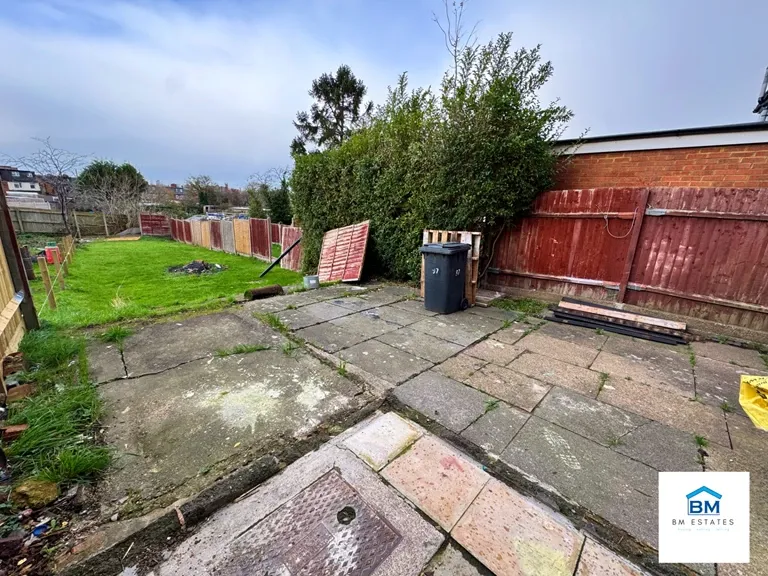 Broad Avenue, Leicester, LE5 4PT, photo 8