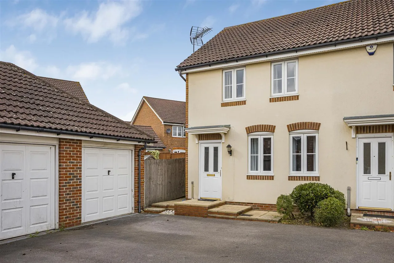 3 bed house for sale, Pippin Grove, Shinfield, RG2