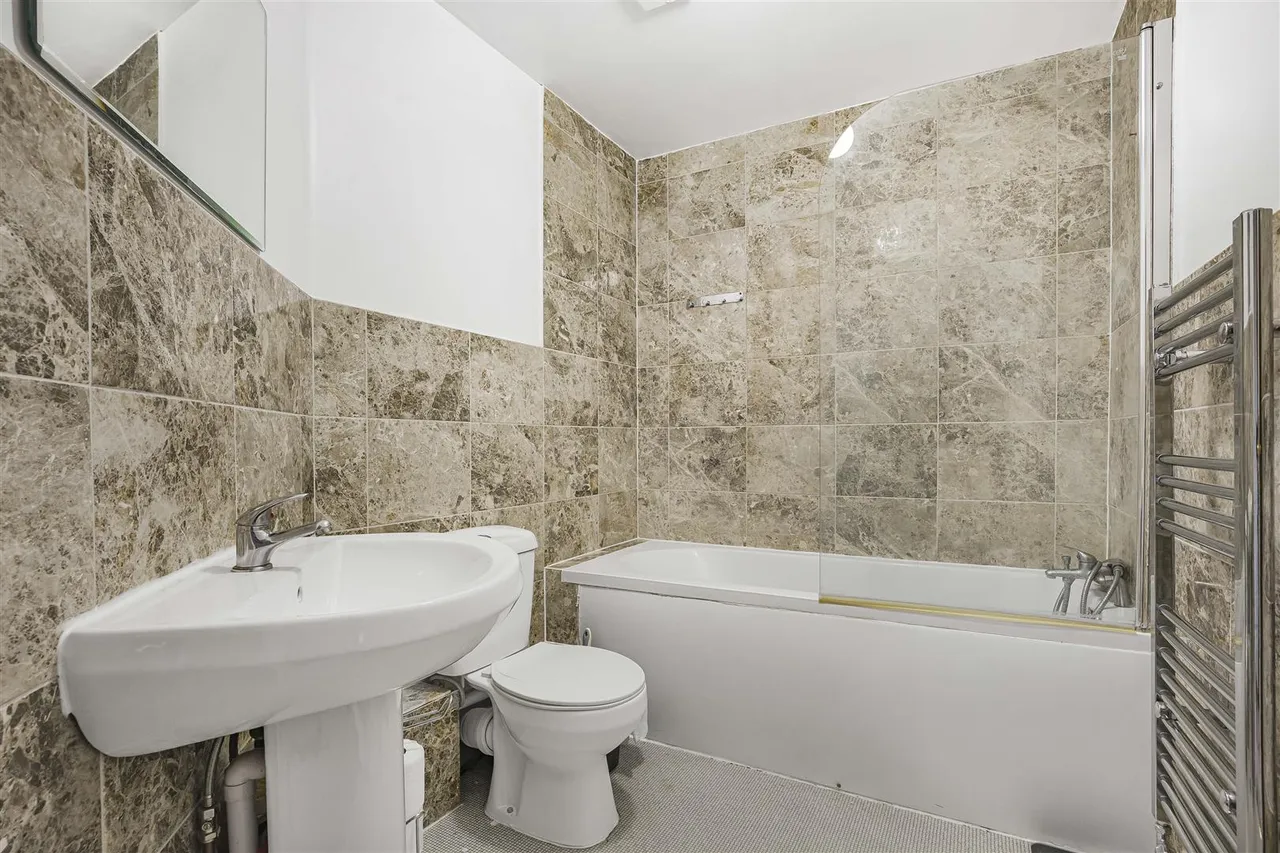 Pippin Grove, Shinfield, RG2, photo 13