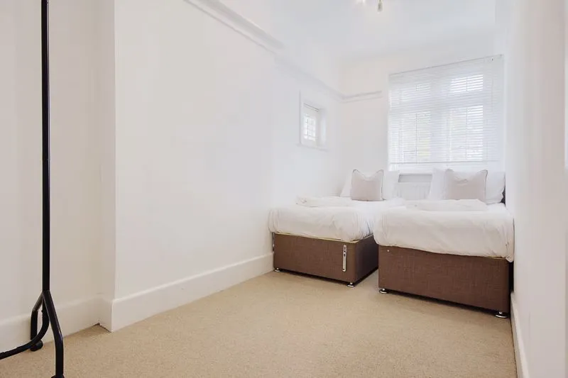 New Road West Parley, Bournemouth BH22 8EA, photo 43