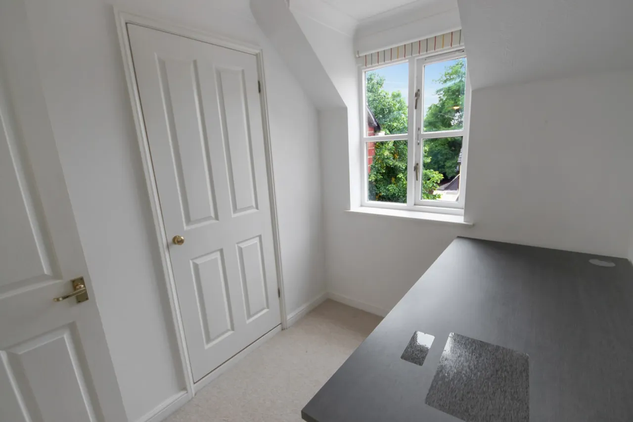 Rowan House, Woodhead Drive, photo 6