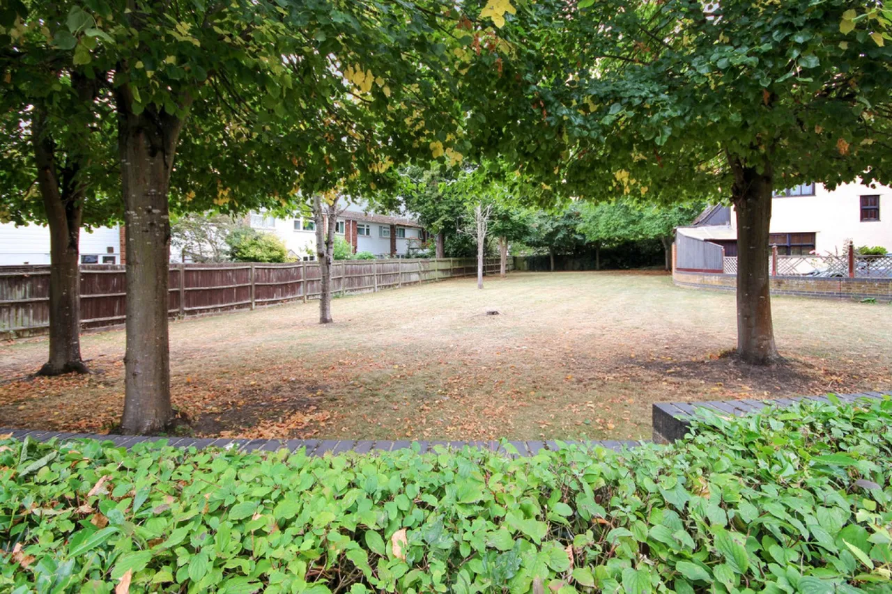 Rowan House, Woodhead Drive, photo 9