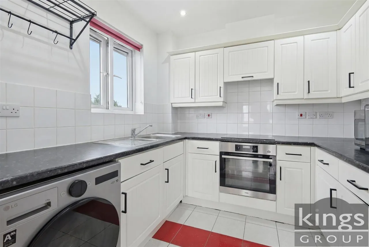 Enstone Road, Enfield London, photo 7