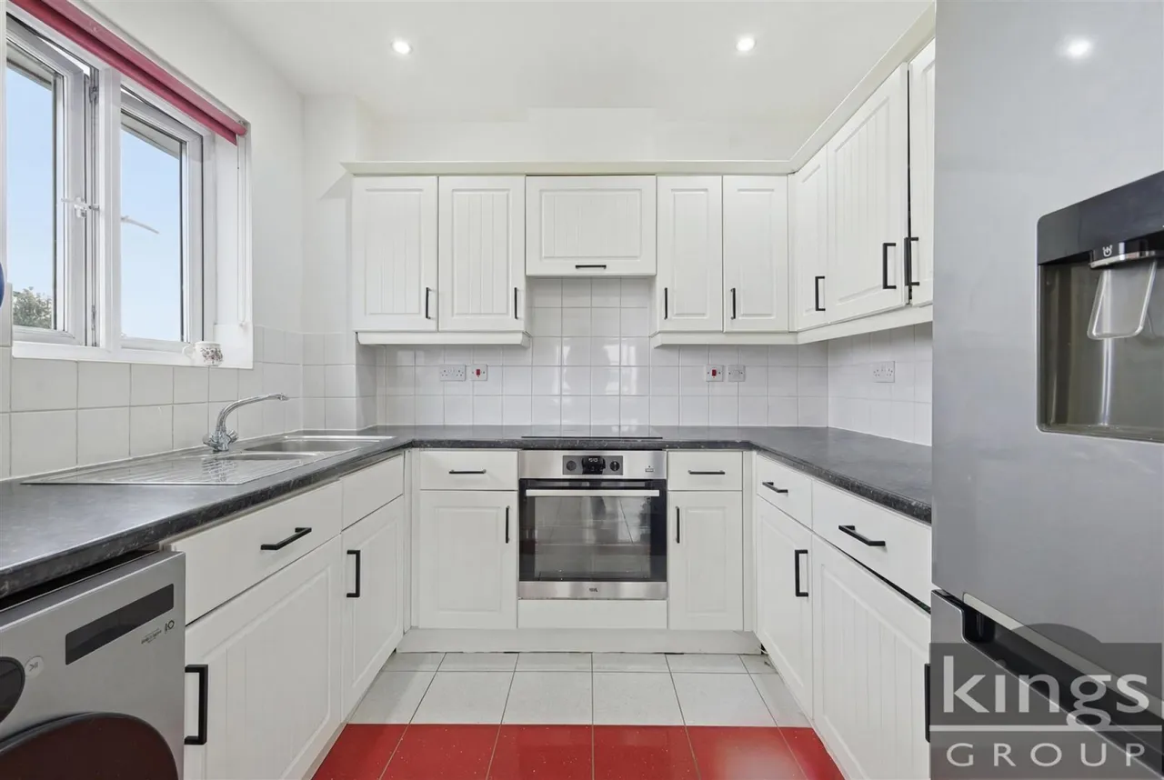 Enstone Road, Enfield London, photo 3