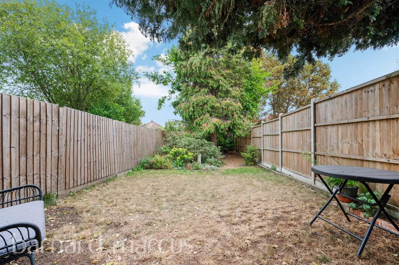 Cranleigh Road, Feltham, photo 10