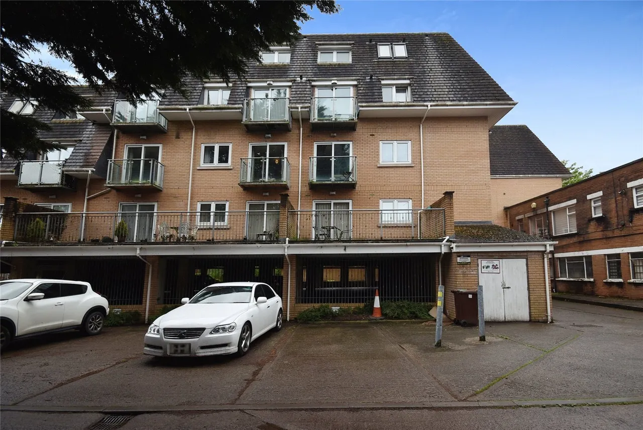 2 bed flat for sale — Rhydypenau Road, Cyncoed, Cardiff, CF23