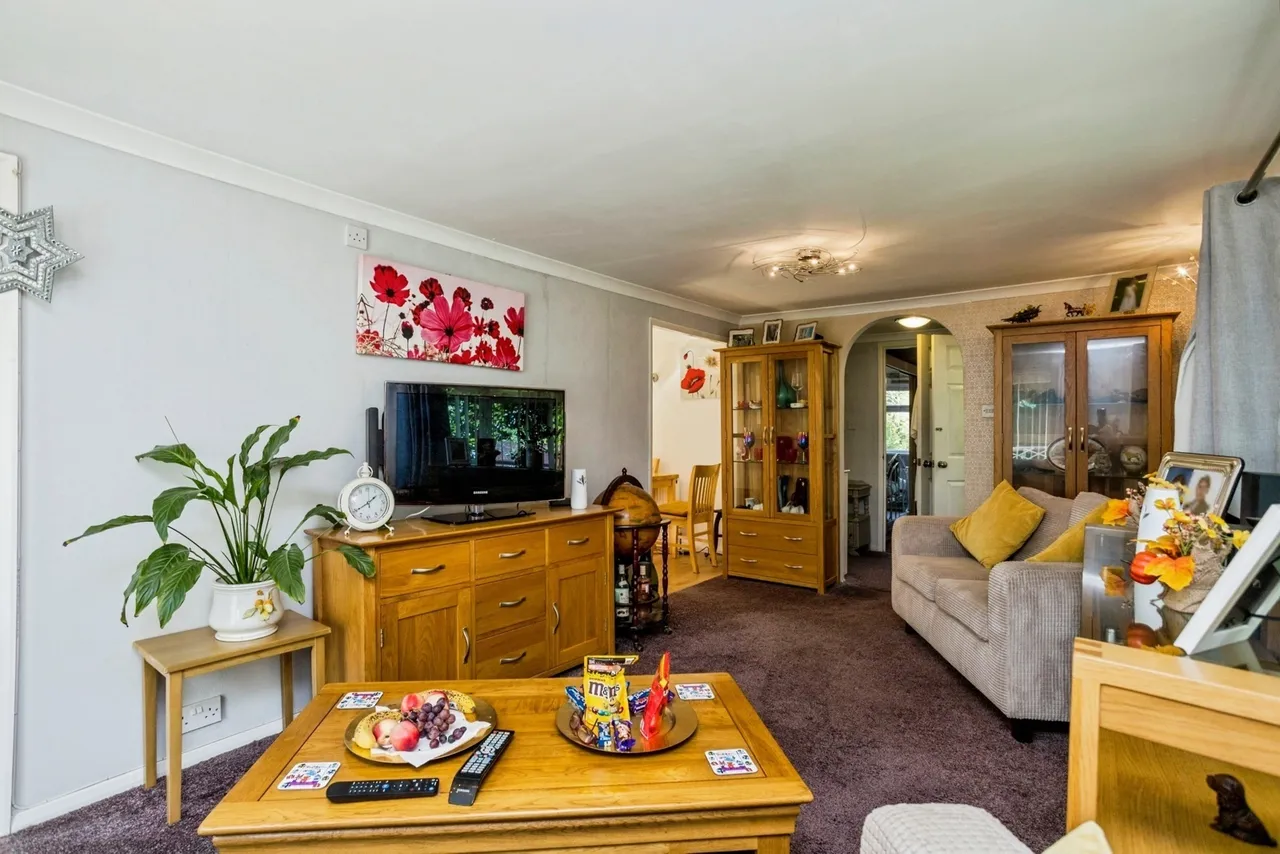 Linnett Close, Turners Hill Park, RH10, photo 6