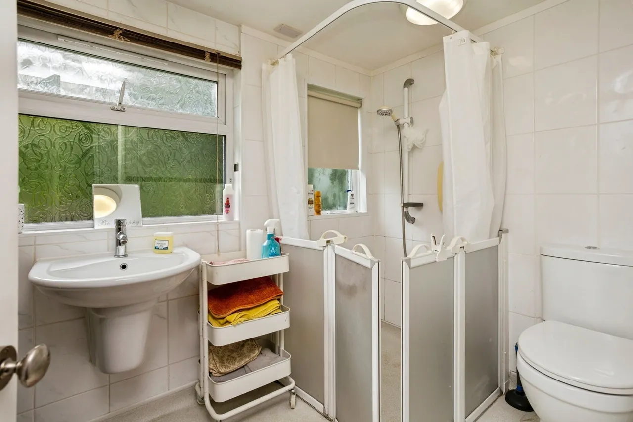 Linnett Close, Turners Hill Park, RH10, photo 9