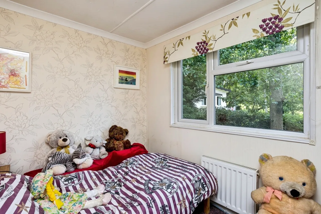 Linnett Close, Turners Hill Park, RH10, photo 4