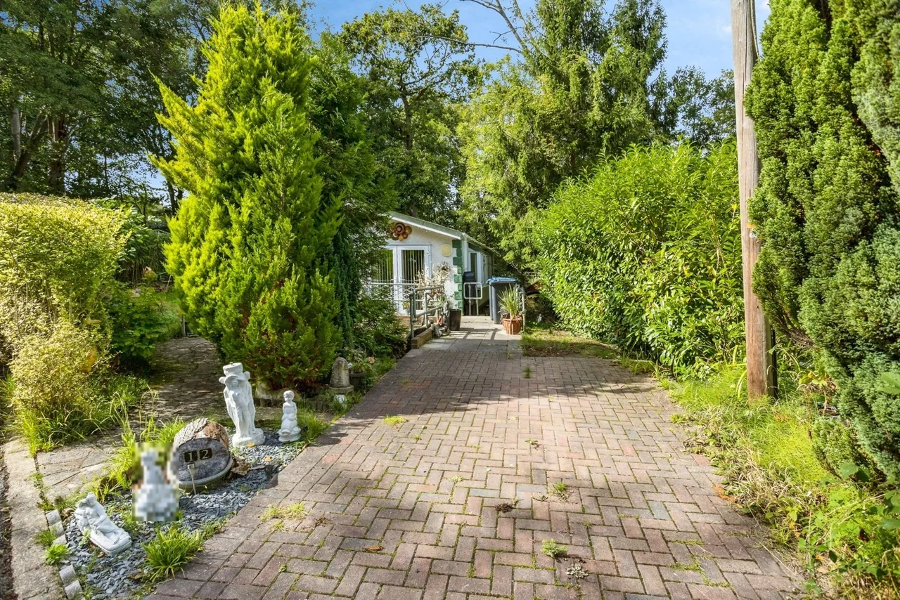 Linnett Close, Turners Hill Park, RH10, photo 2