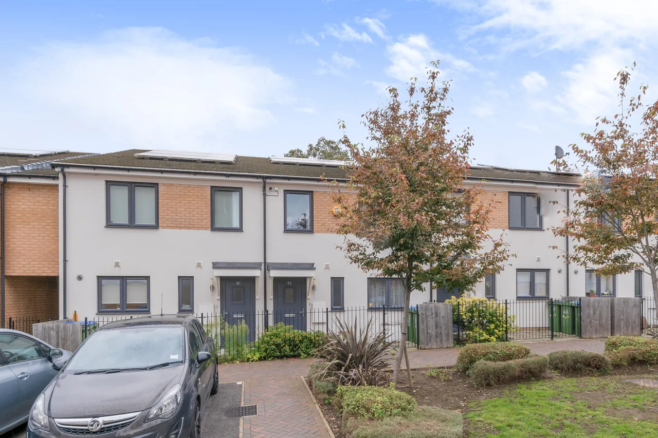 3 bed house to rent — 33 Fairthorn Road, London