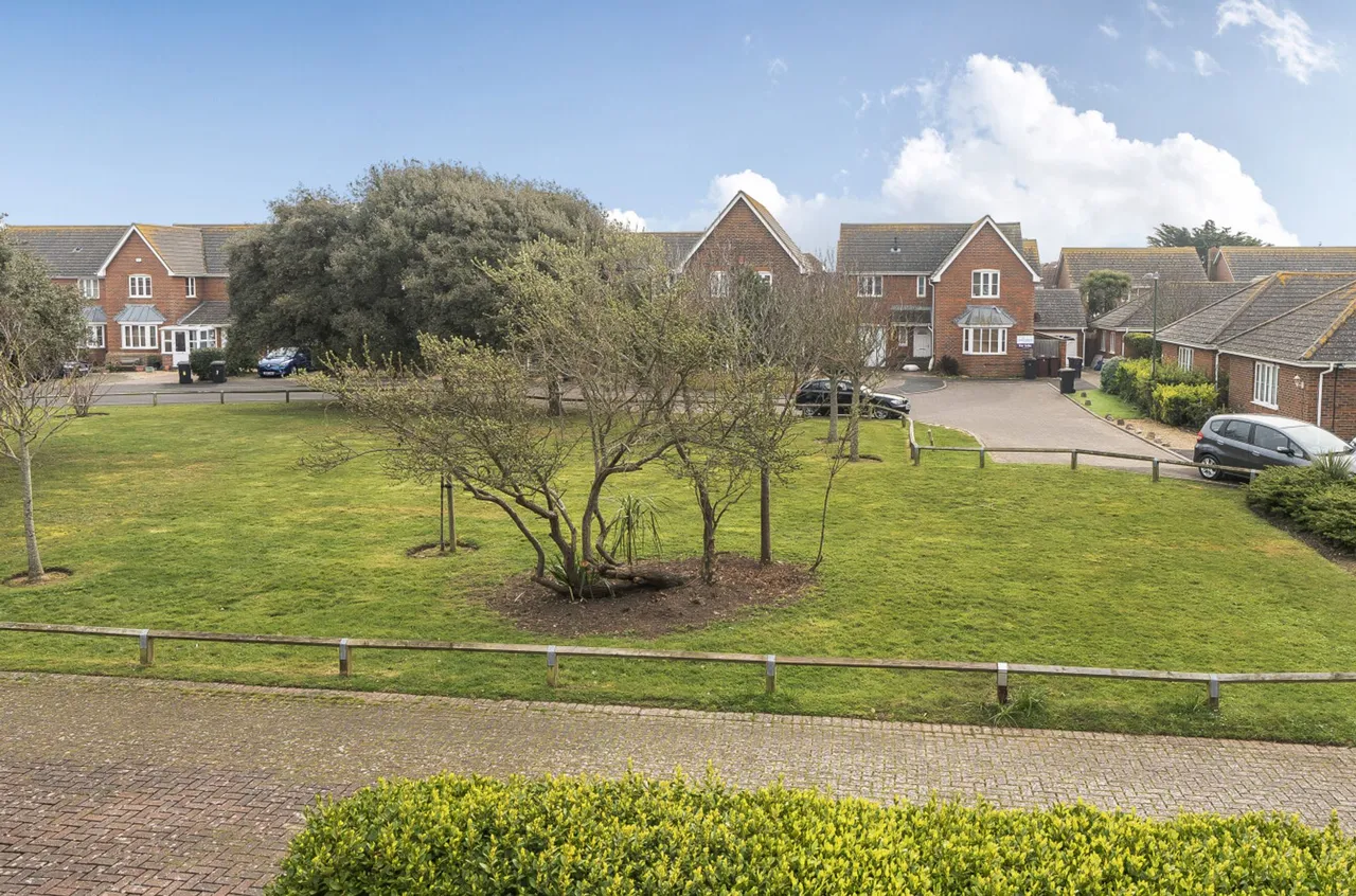 Mere Close, Bracklesham Bay, PO20, photo 24