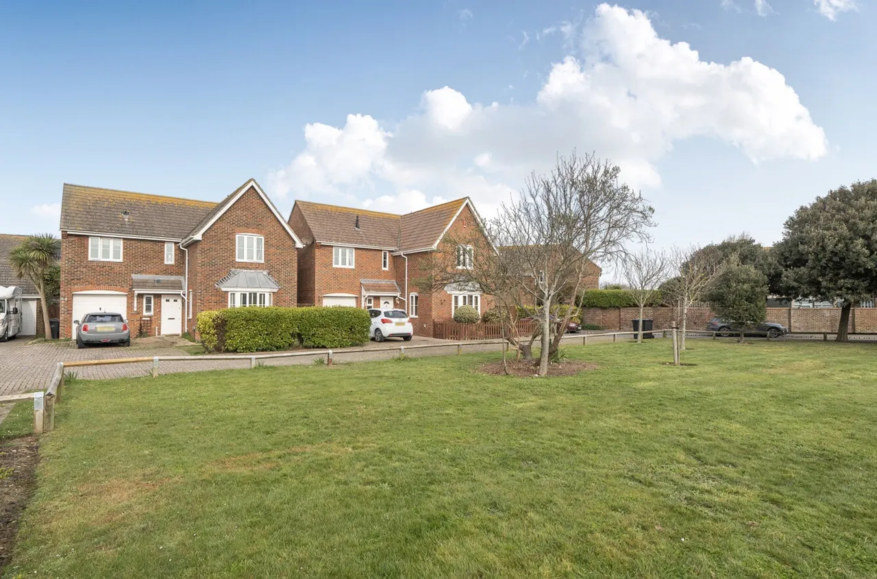 Mere Close, Bracklesham Bay, PO20, photo 25