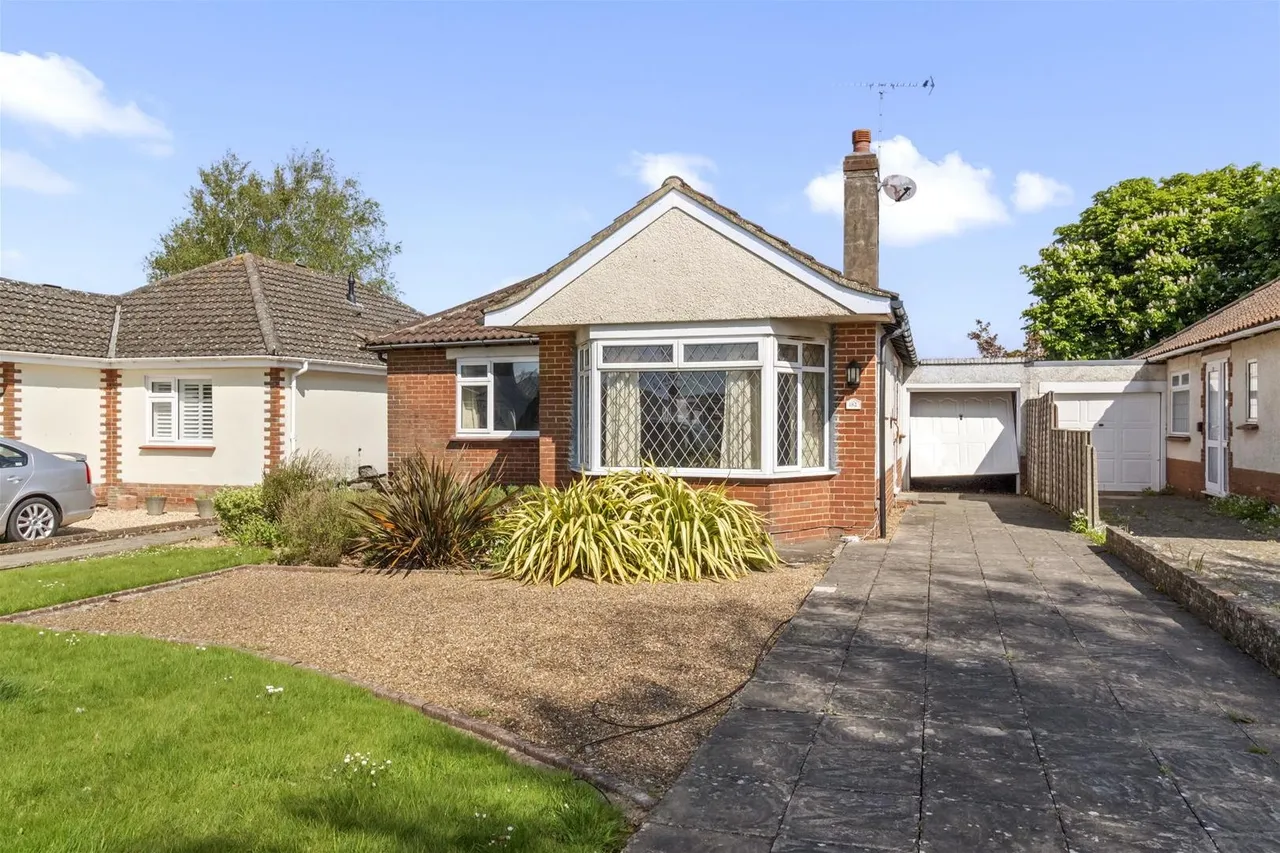 2 bed house for sale — Goring Way, Goring-By-Sea