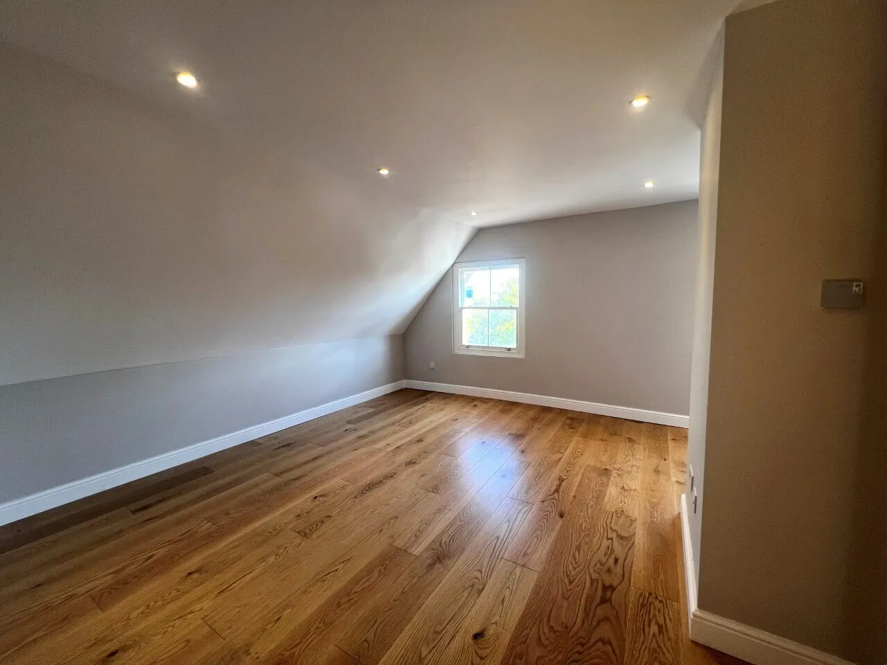 East Park, Crawley, RH10, photo 4