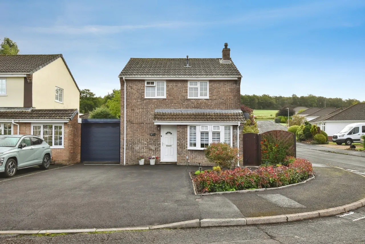Heol Ceirios, Llandybie, SA18, photo 27
