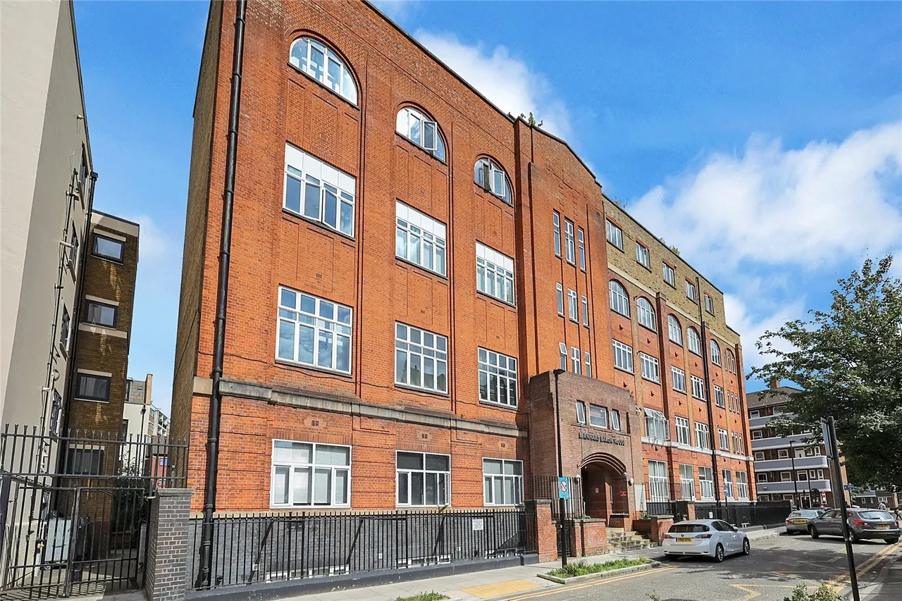 1 bed flat for sale, Henriques Street, London, E1