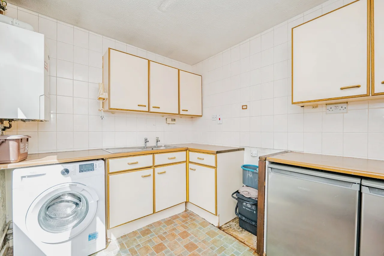 Hazeldene Avenue, Bridgend, photo 6