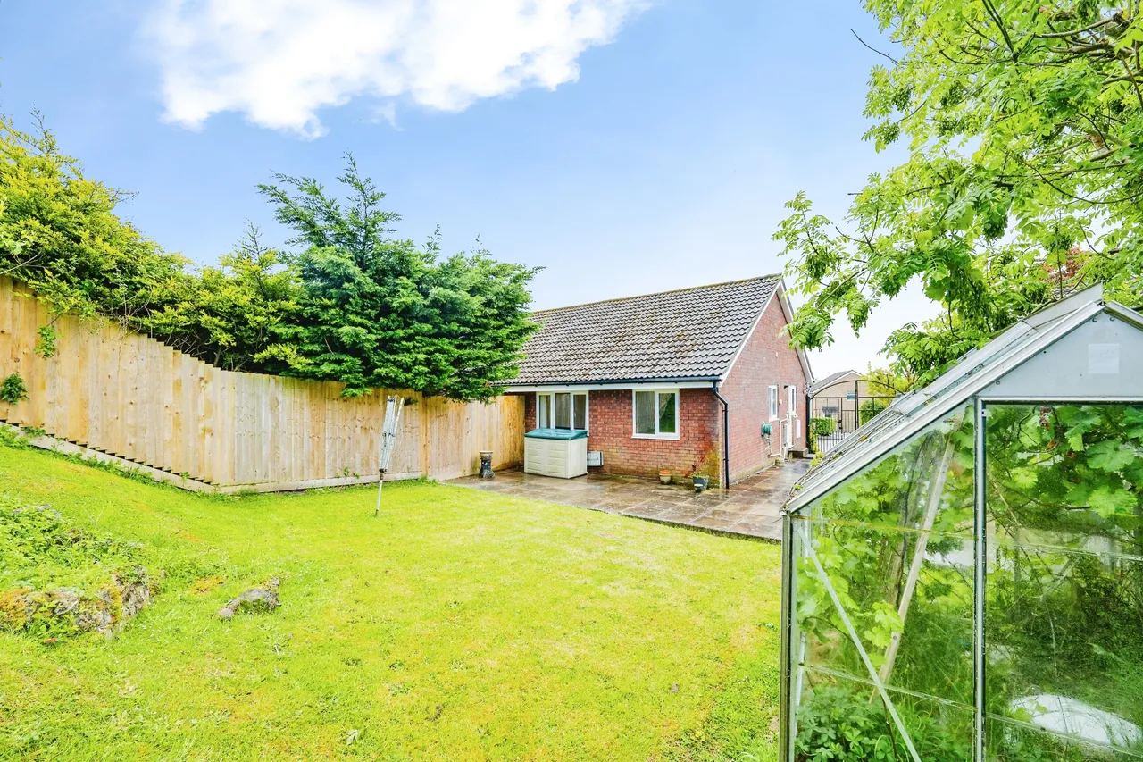 Hazeldene Avenue, Bridgend, photo 10