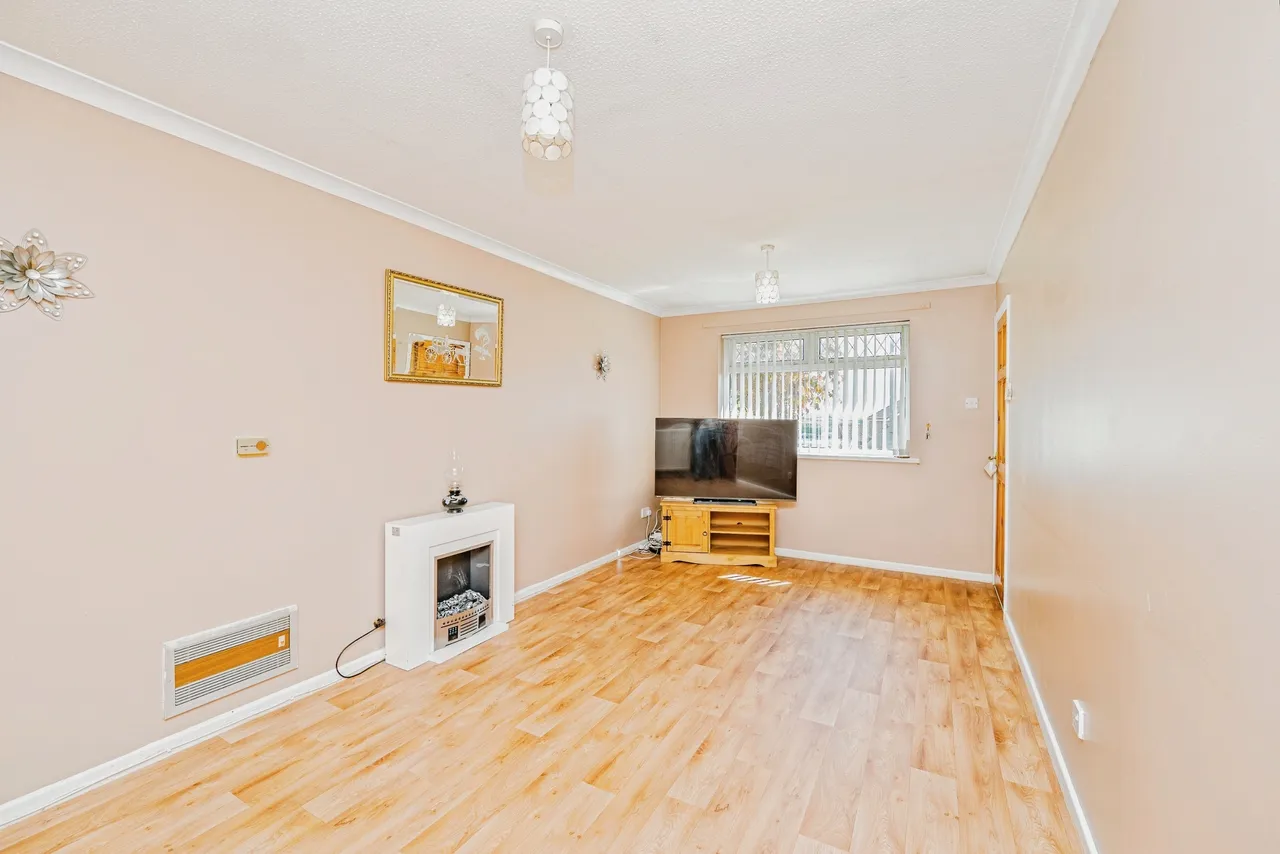 Hazeldene Avenue, Bridgend, photo 2