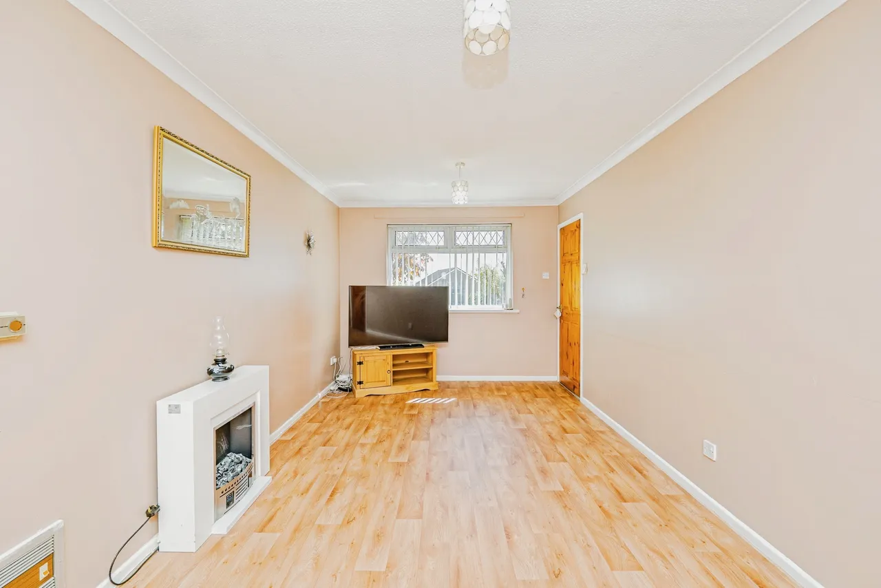 Hazeldene Avenue, Bridgend, photo 4