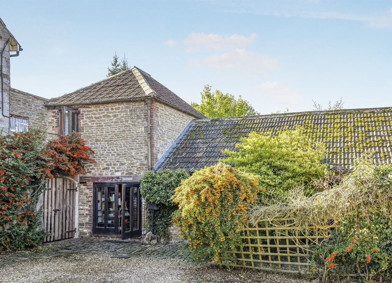 2 bed barn conversion for sale, Lanes End Hill, Rodden, BA11