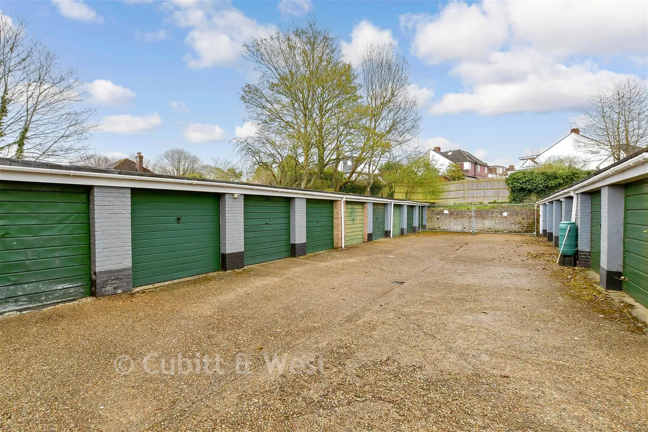 Castleton Close, Banstead, SM7, photo 10
