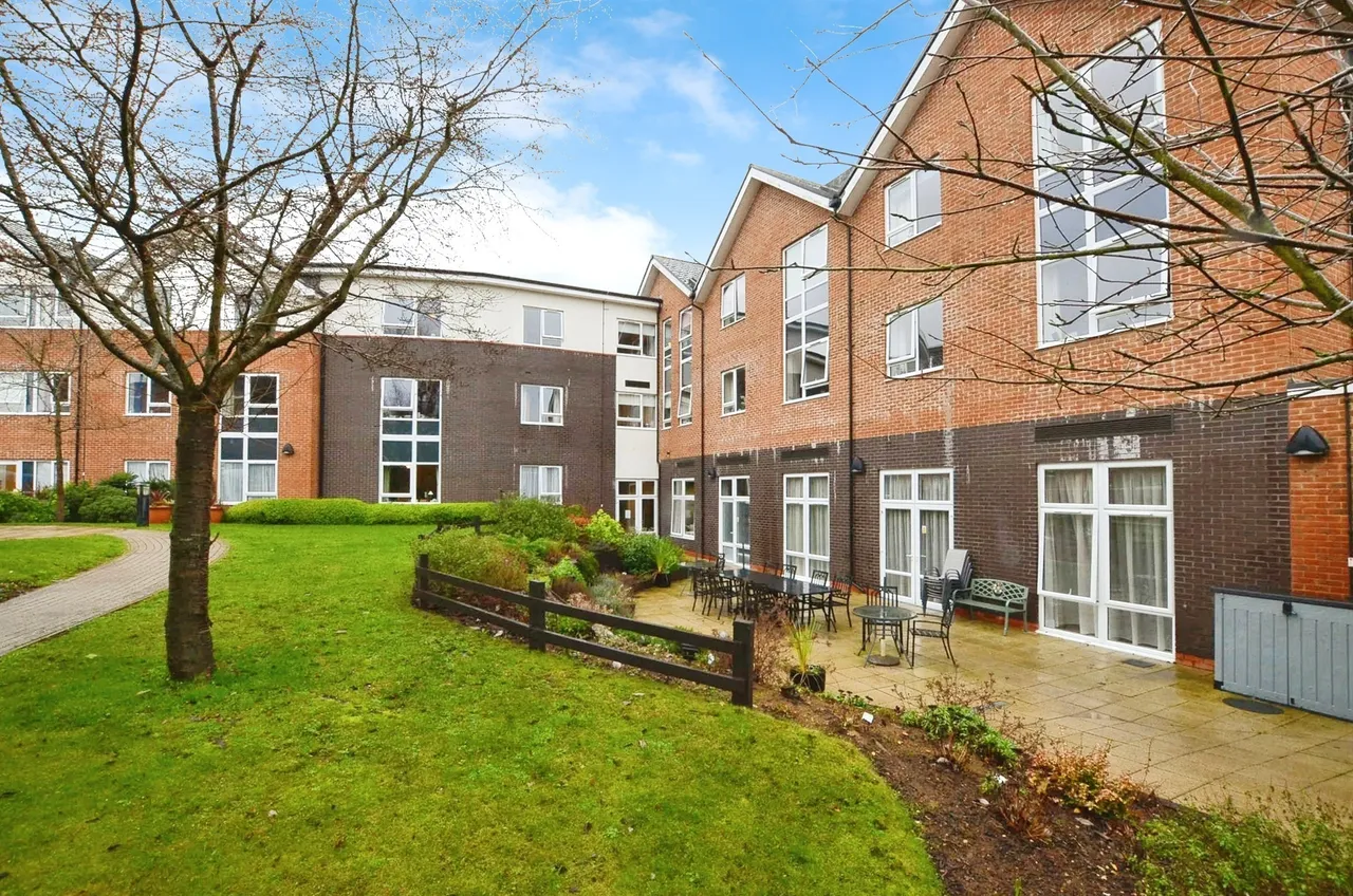 2 bed retirement property for sale, Lower Luton Road, Harpenden, AL5