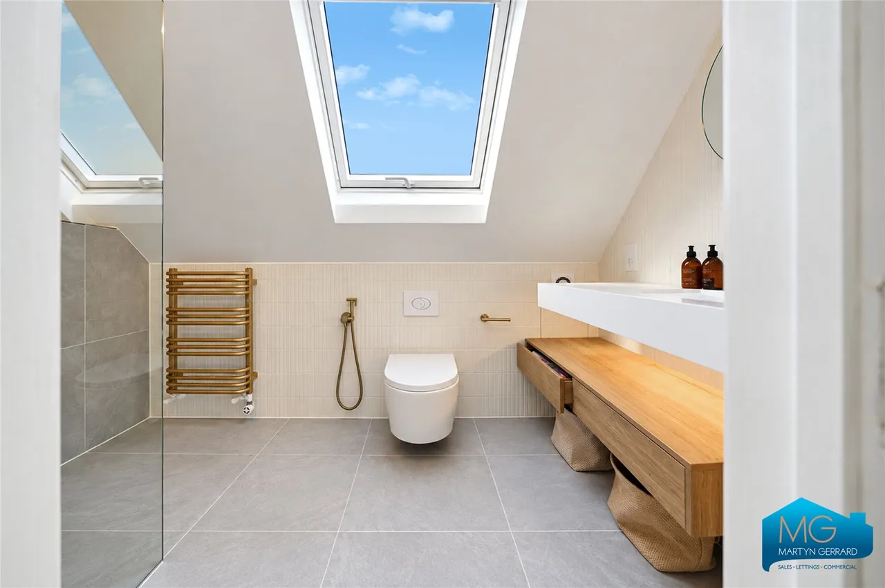 Henrietta Gardens, London, N21, photo 15