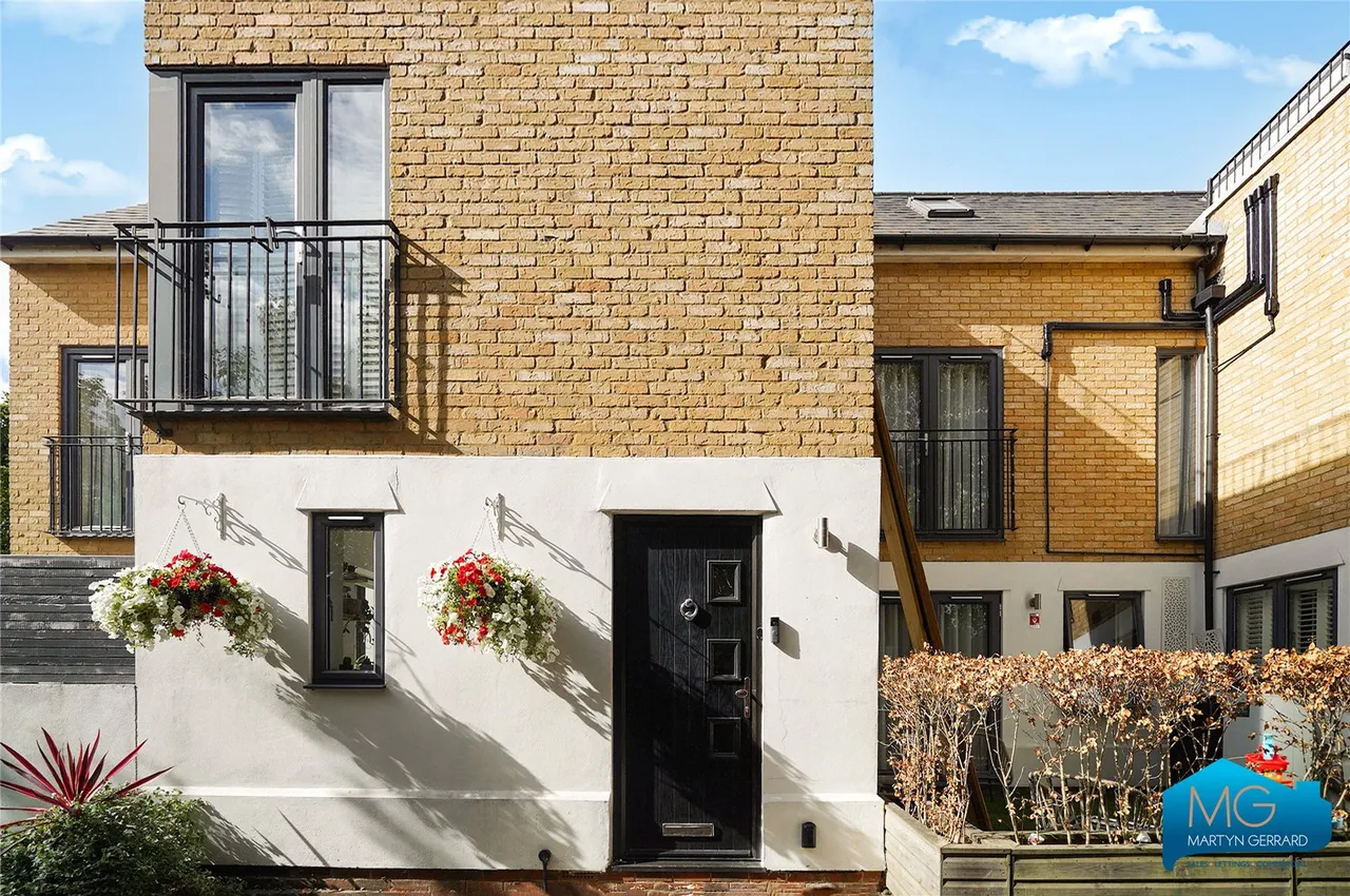 3 bed house for sale, Henrietta Gardens, London, N21