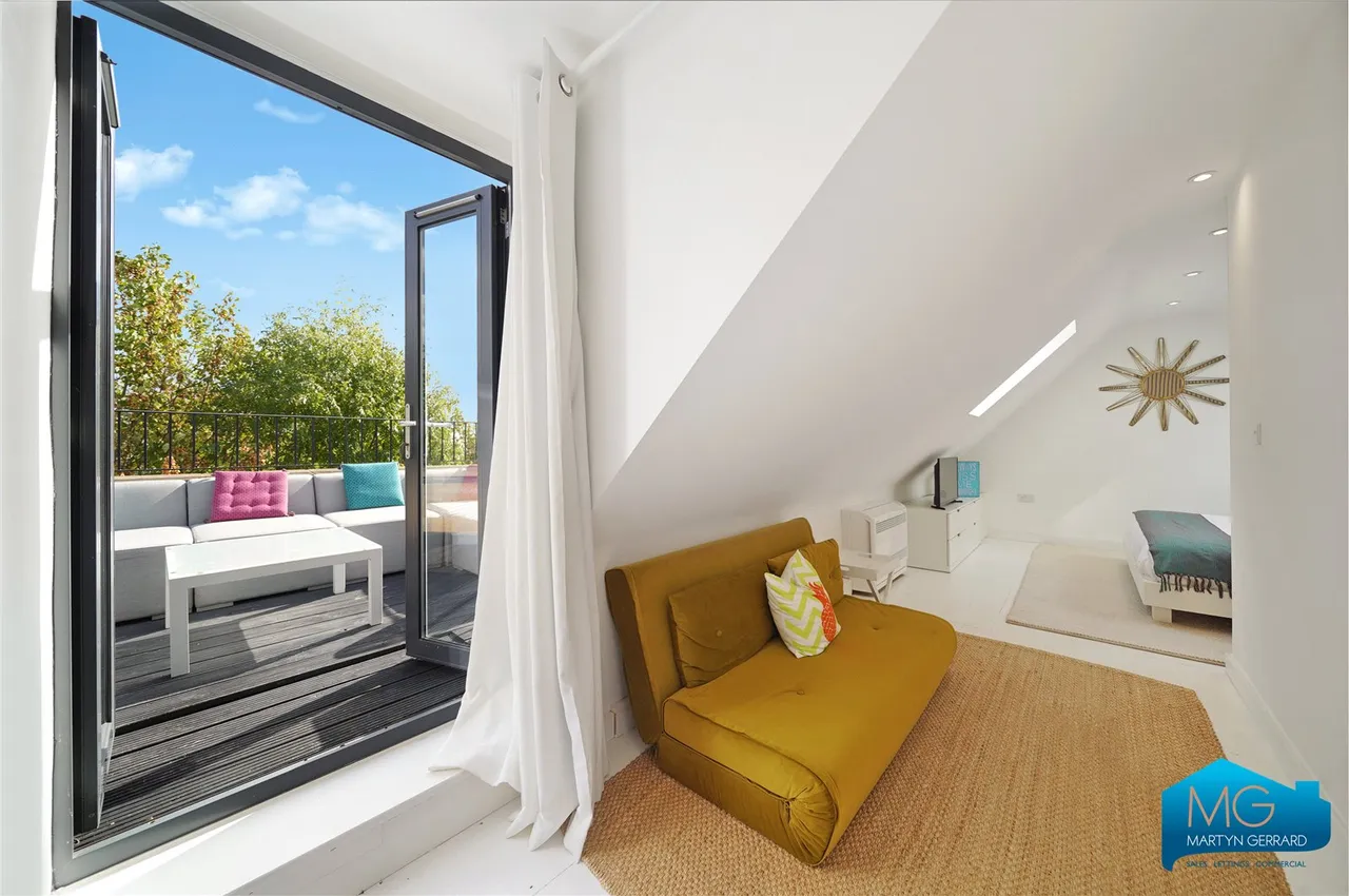 Henrietta Gardens, London, N21, photo 17