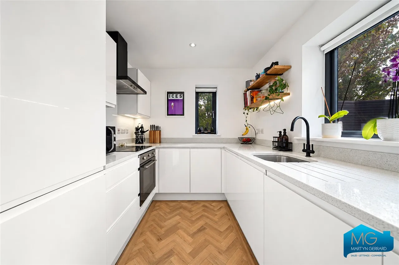 Henrietta Gardens, London, N21, photo 4