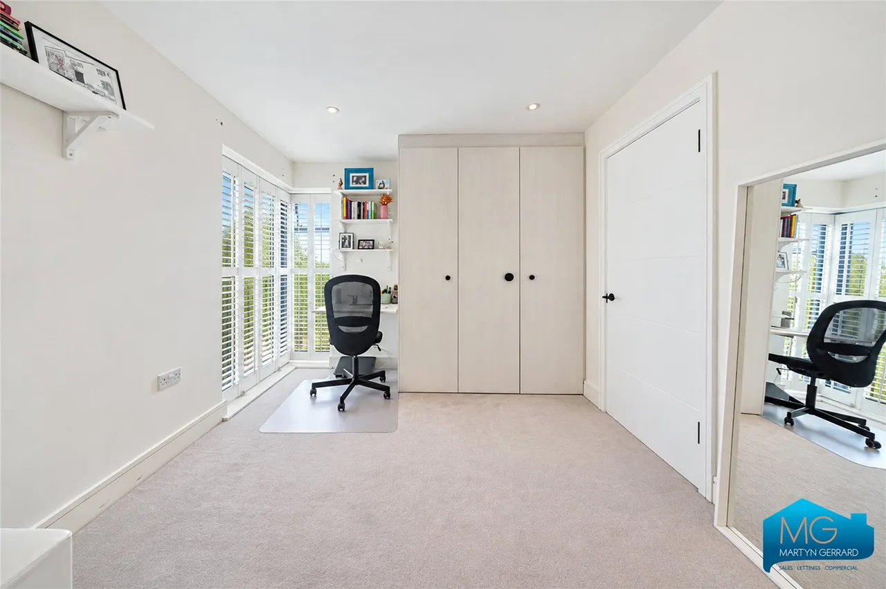 Henrietta Gardens, London, N21, photo 12