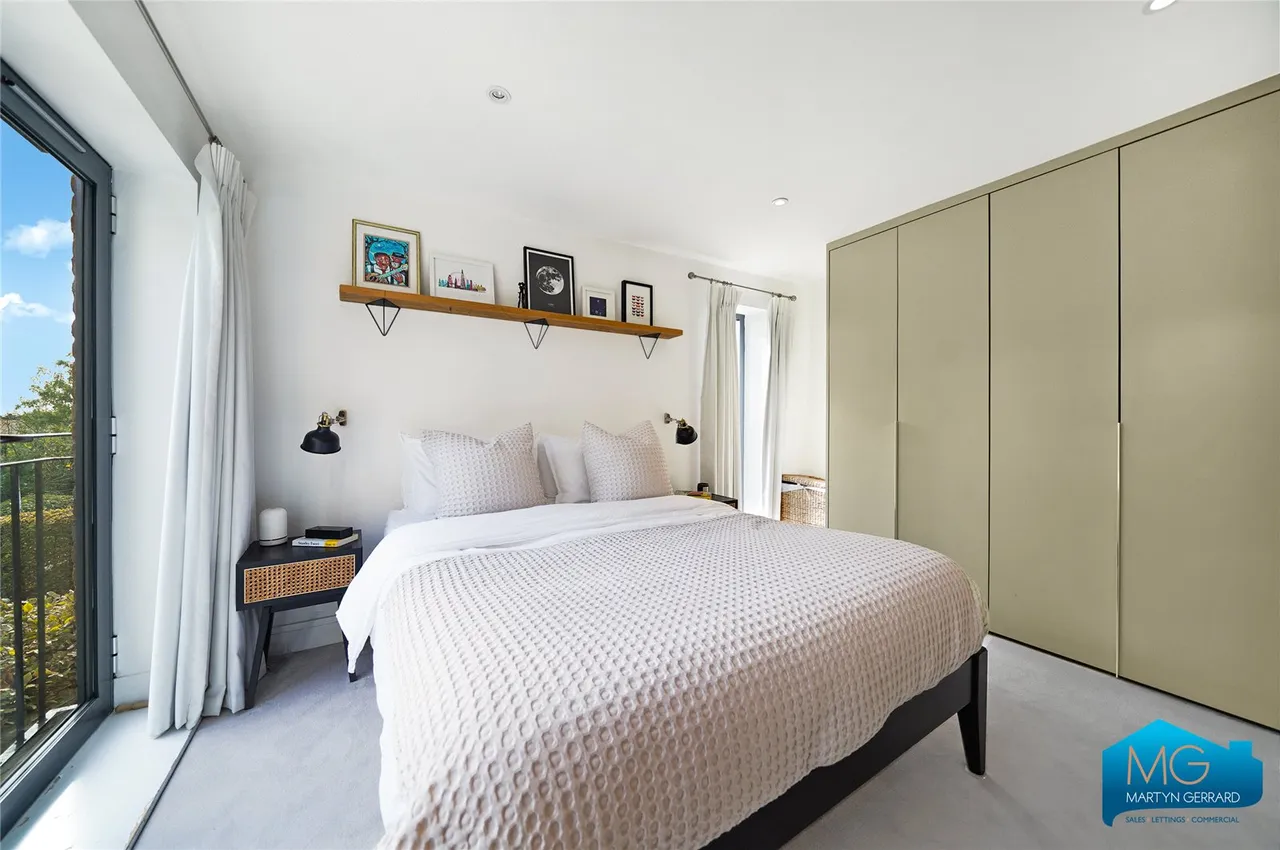 Henrietta Gardens, London, N21, photo 8