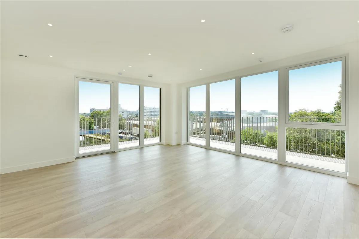 3 bed property to rent, Caldon Boulevard, Wembley, HA0