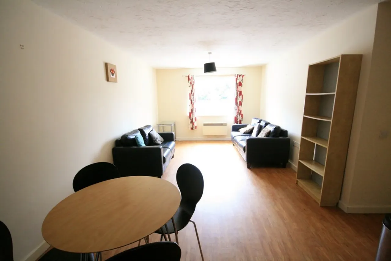 St Mary`s Street, CW1, photo 3