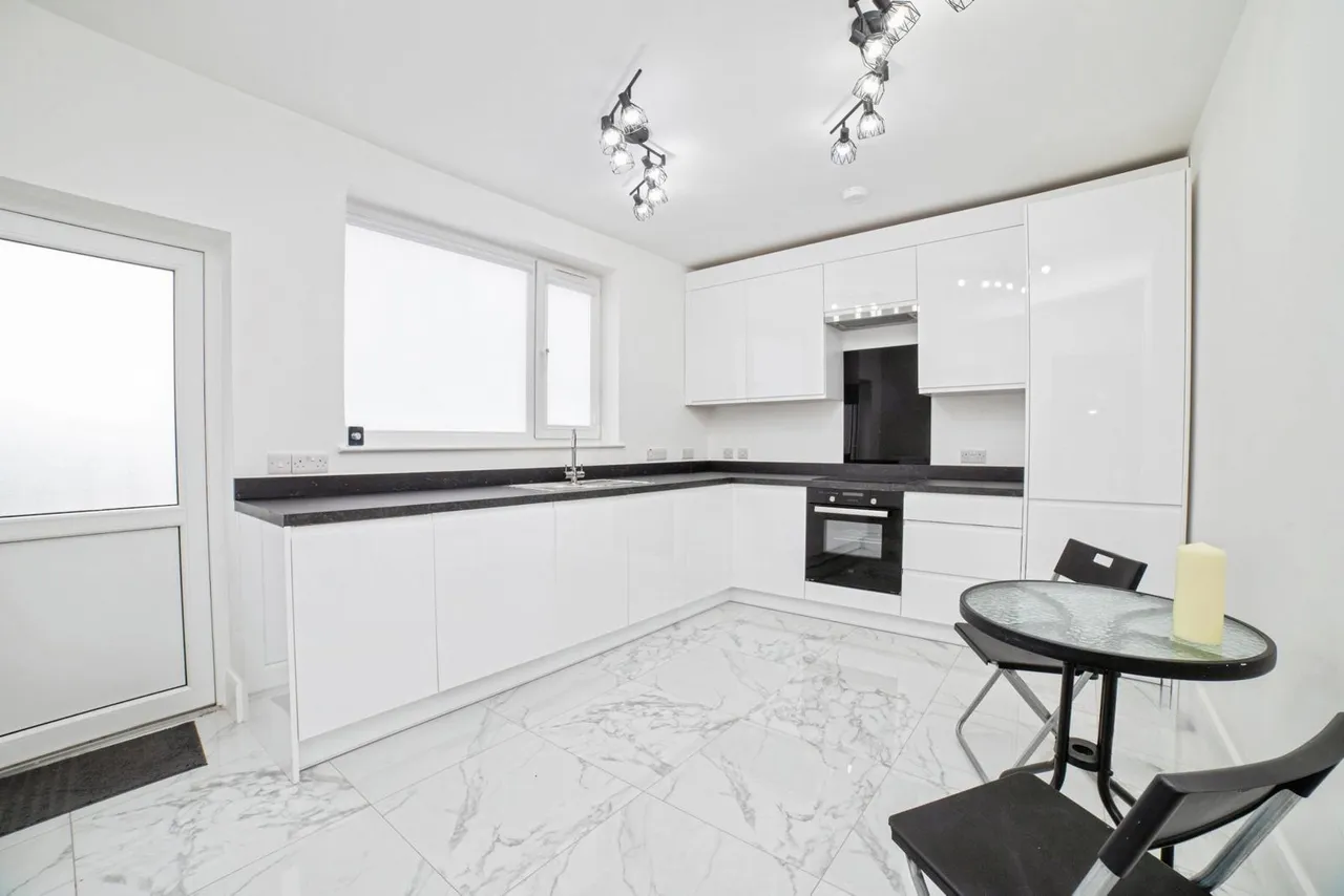 Sutton Road, Huthwaite, Sutton-in-Ashfield, Nottinghamshire, NG17, photo 5