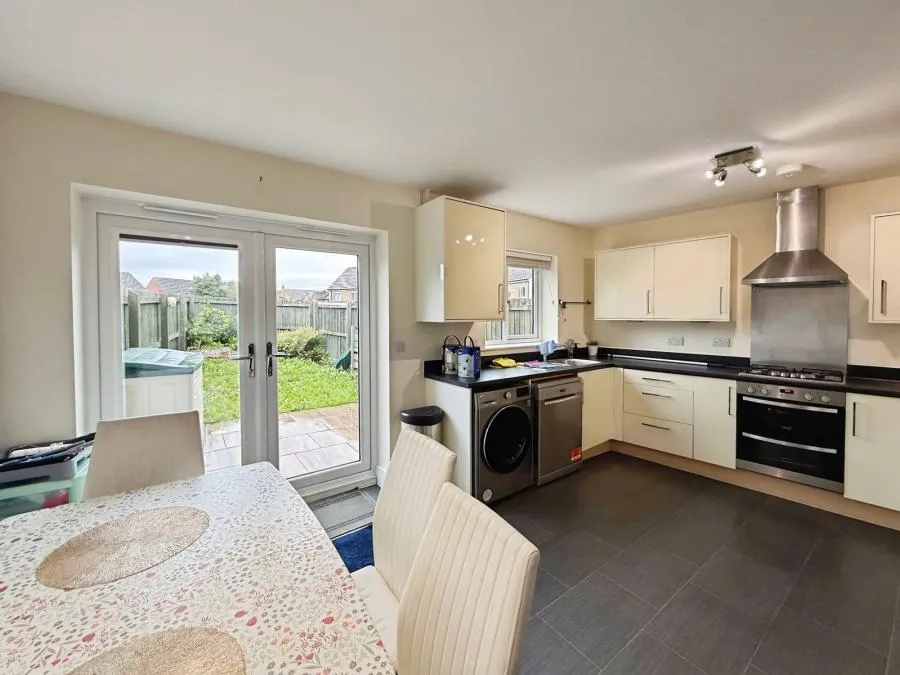Ellington Way, St. Helens, WA9, photo 5