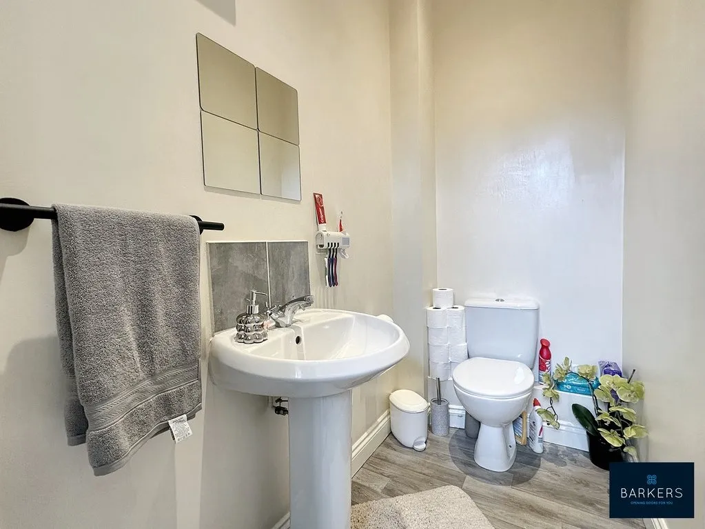 Brunswick Place, Heckmondwike WF16 0LE, photo 10