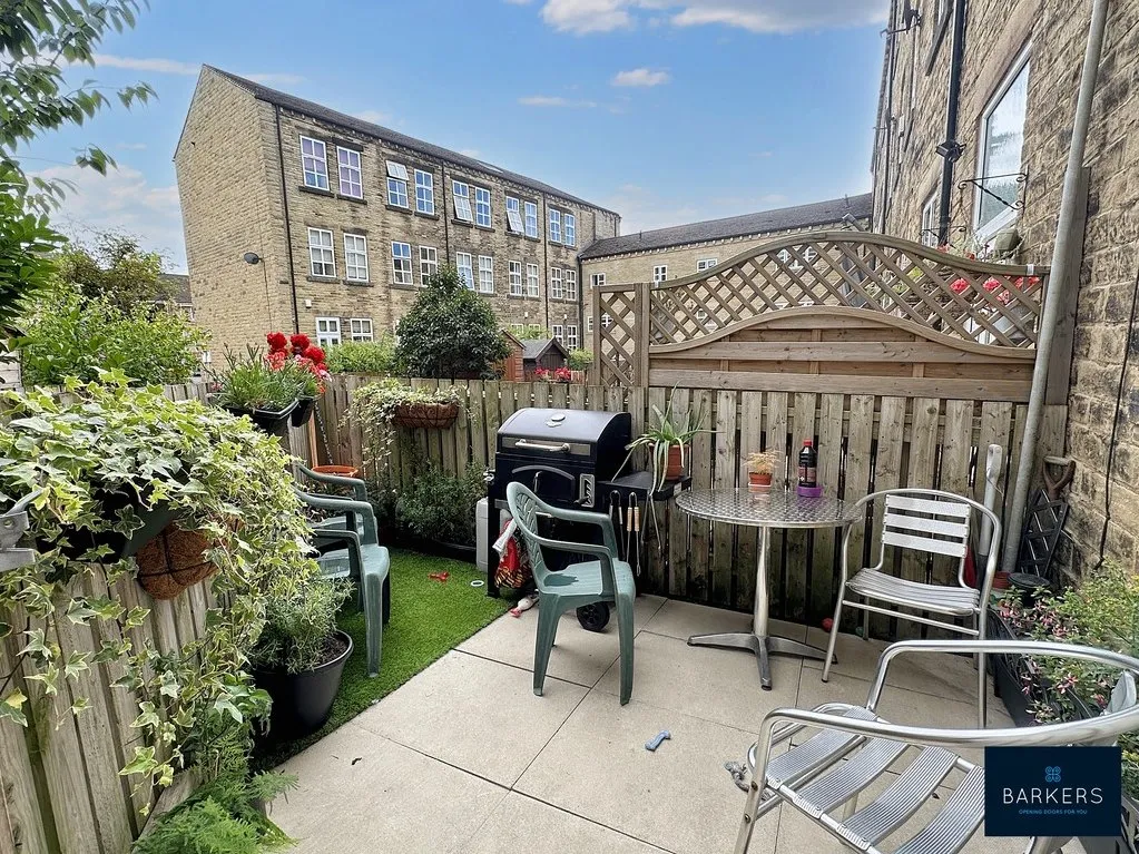 Brunswick Place, Heckmondwike WF16 0LE, photo 2