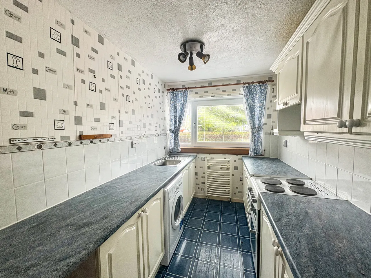 Kilwinning, KA13, photo 4