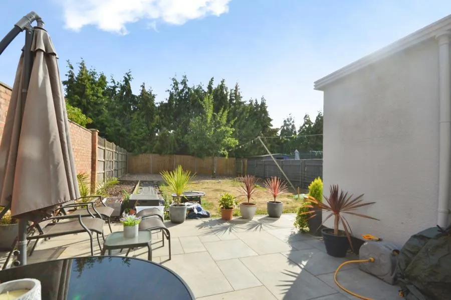Hall Pond Way, Felixstowe, IP11, photo 2