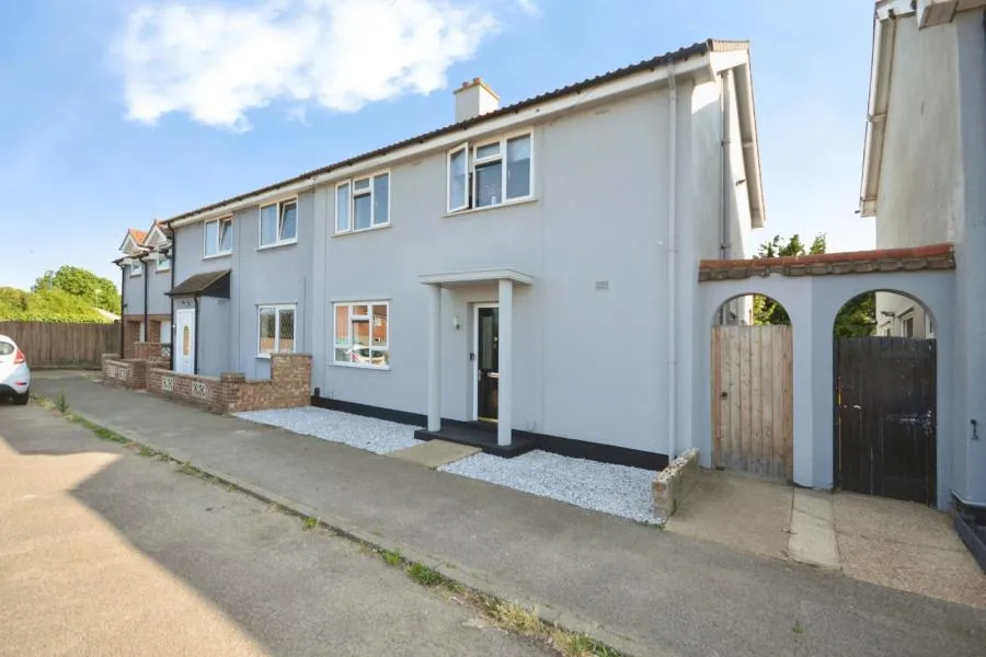 4 bed house for sale, Hall Pond Way, Felixstowe, IP11