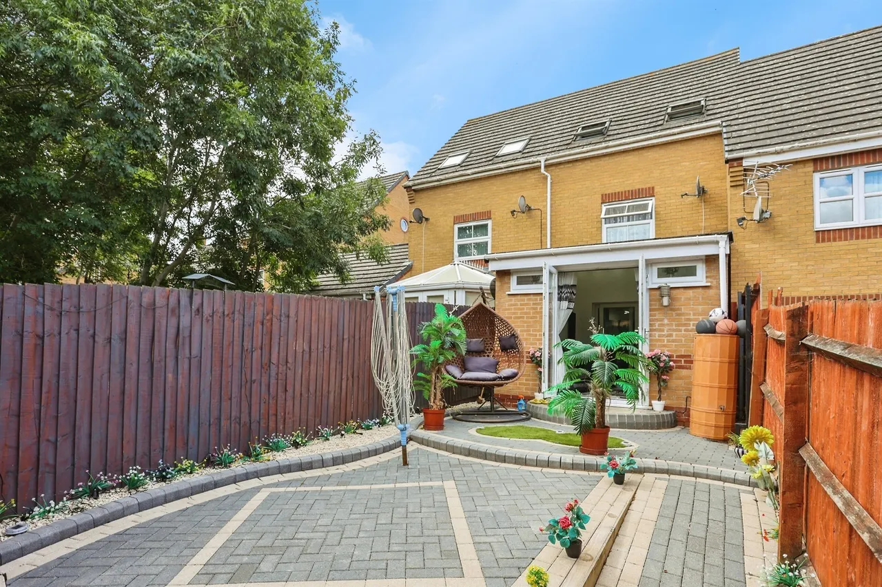 Kestrel Lane, Hamilton, Leicester, photo 8