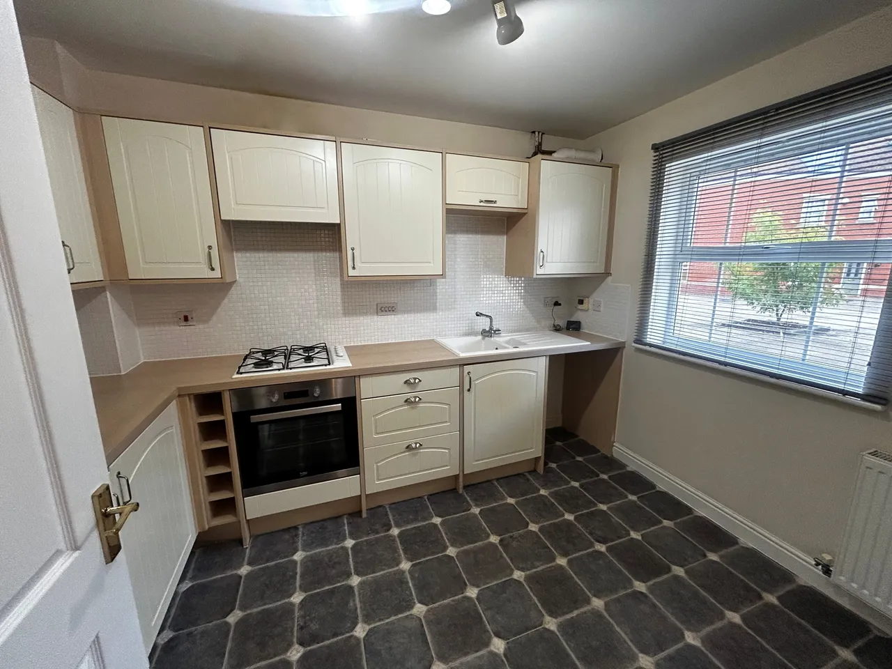 Phoenix Gardens, Swindon, SN25, photo 4