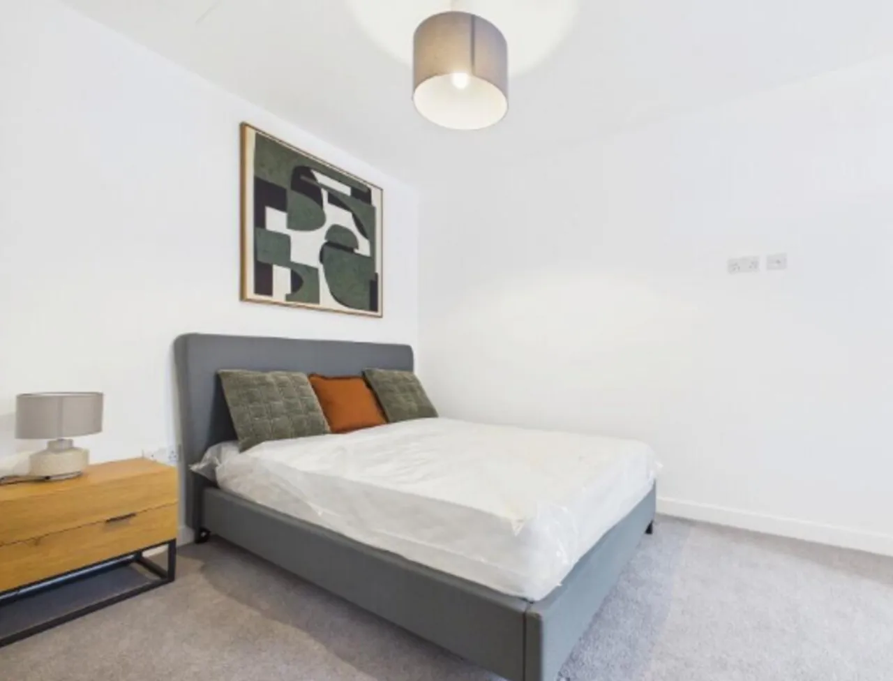 1 bed flat to rent, Station Road, Egham